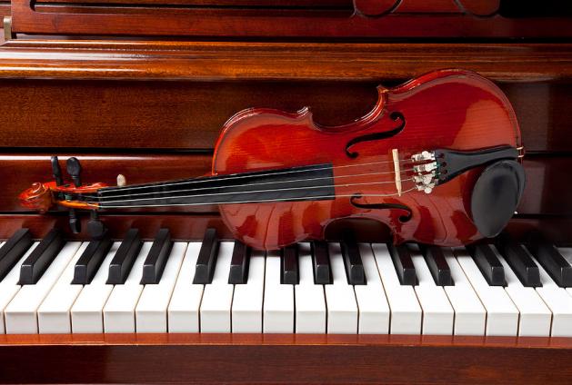 violin-on-piano-garry-gay